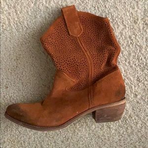 BCBGeneration burnt orange/brown cowgirl boots